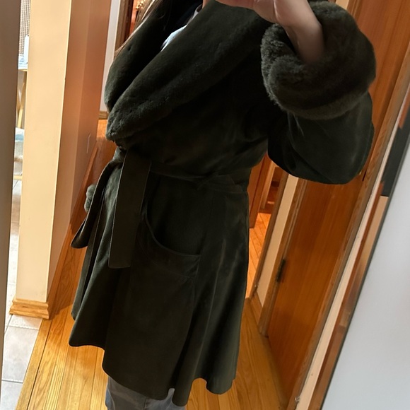 Danier Women's Olive Green Suede Jacket with Fur Trim - Picture 6 of 6